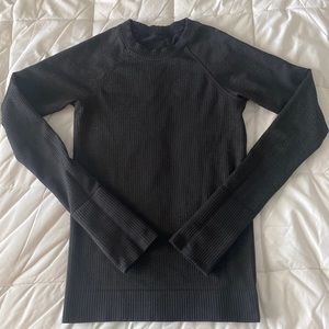 WOMENS LULULEMON LONG SLEEVE SHIRT
